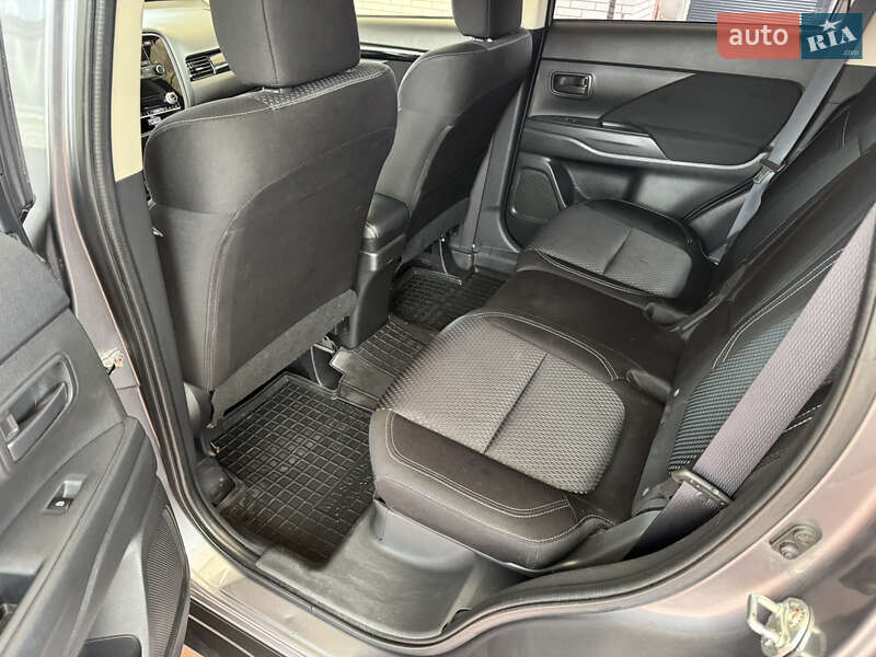 Внедорожник / Кроссовер Mitsubishi Outlander 2019 в Сумах фото 15 Внедорожник / Кроссовер Mitsubishi Outlander 2019 в Сумах