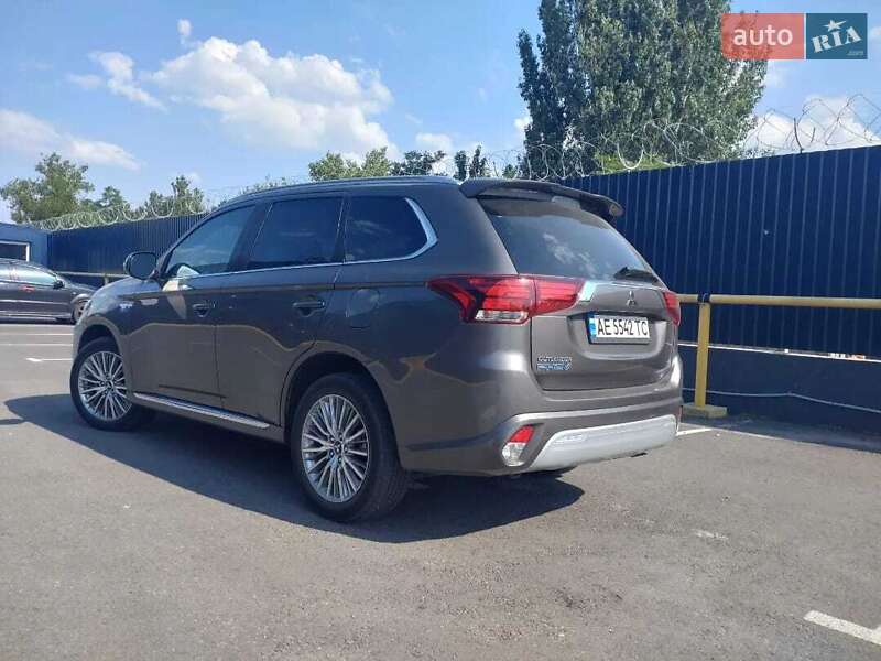 Внедорожник / Кроссовер Mitsubishi Outlander 2019 в Львове