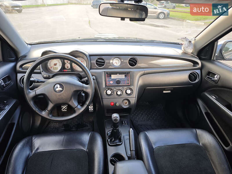 Внедорожник / Кроссовер Mitsubishi Outlander 2006 в Владимире фото 11 Внедорожник / Кроссовер Mitsubishi Outlander 2006 в Владимире