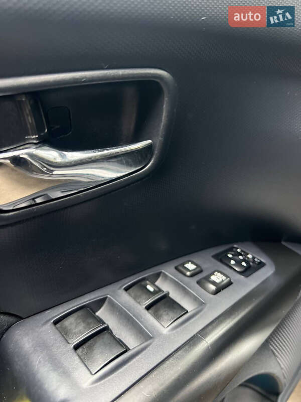 Внедорожник / Кроссовер Mitsubishi Outlander 2008 в Чернигове