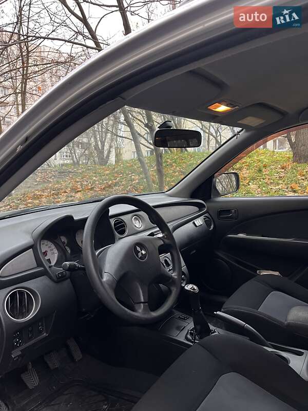 Внедорожник / Кроссовер Mitsubishi Outlander 2007 в Киеве фото 3 Внедорожник / Кроссовер Mitsubishi Outlander 2007 в Киеве