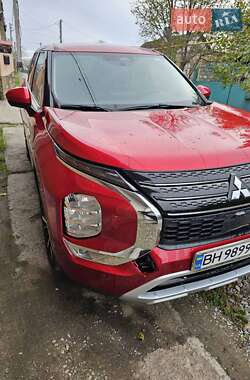 Внедорожник / Кроссовер Mitsubishi Outlander 2023 в Одессе