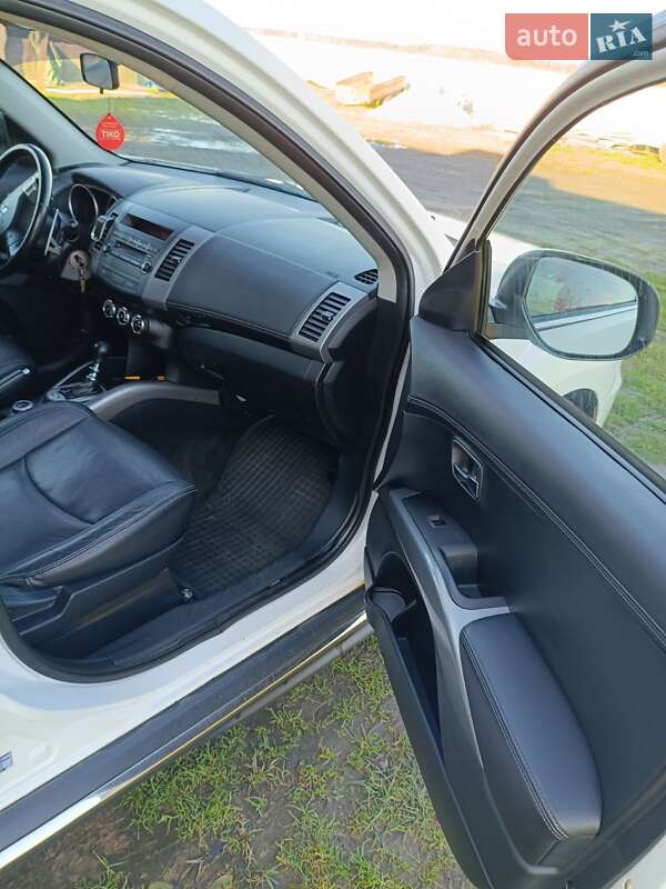 Позашляховик / Кросовер Mitsubishi Outlander 2011 в Шептицькому