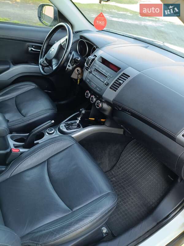 Позашляховик / Кросовер Mitsubishi Outlander 2011 в Шептицькому