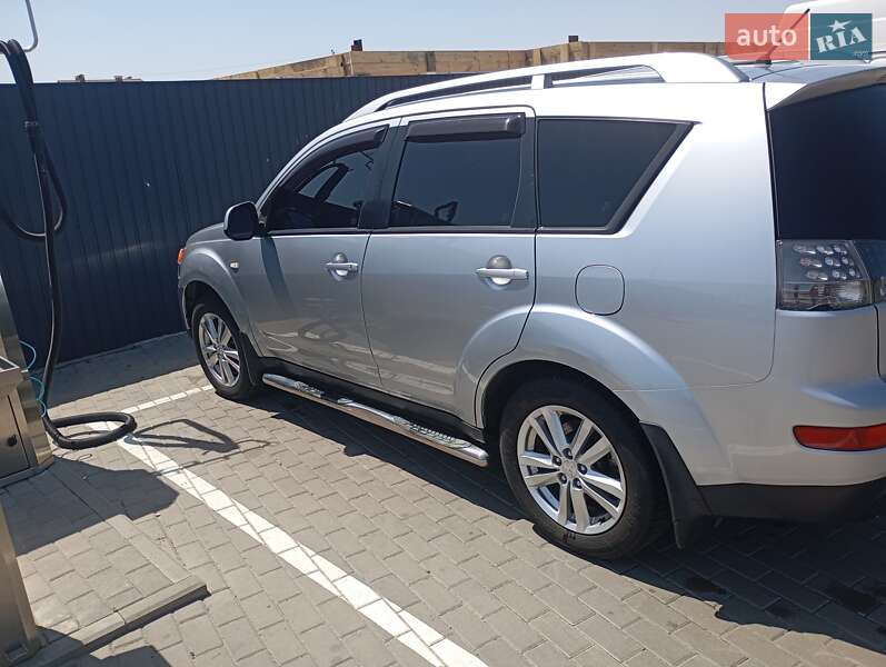Позашляховик / Кросовер Mitsubishi Outlander 2008 в Києві