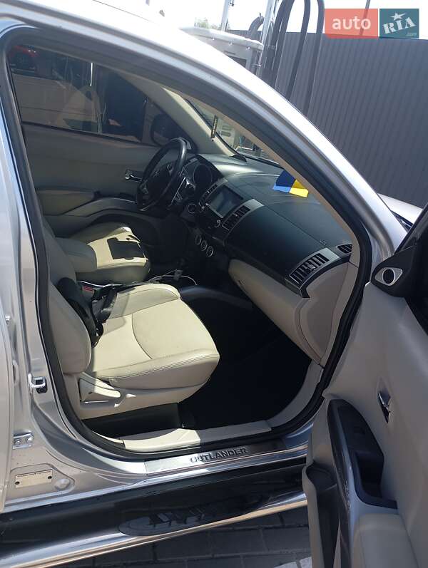 Позашляховик / Кросовер Mitsubishi Outlander 2008 в Києві