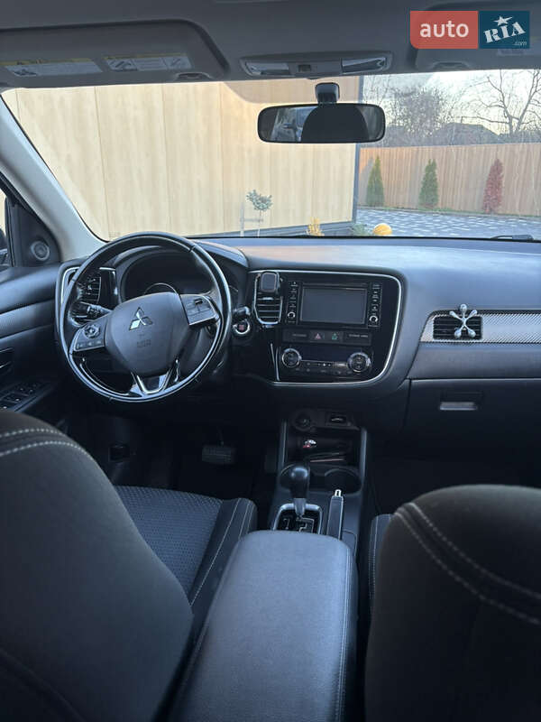 Внедорожник / Кроссовер Mitsubishi Outlander 2015 в Ивано-Франковске