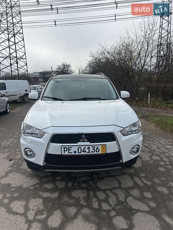 Внедорожник / Кроссовер Mitsubishi Outlander 2012 в Луцке фото 2 Внедорожник / Кроссовер Mitsubishi Outlander 2012 в Луцке