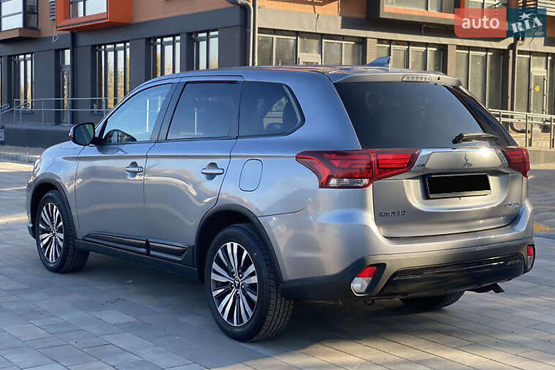 Внедорожник / Кроссовер Mitsubishi Outlander 2019 в Киеве фото 13 Внедорожник / Кроссовер Mitsubishi Outlander 2019 в Киеве