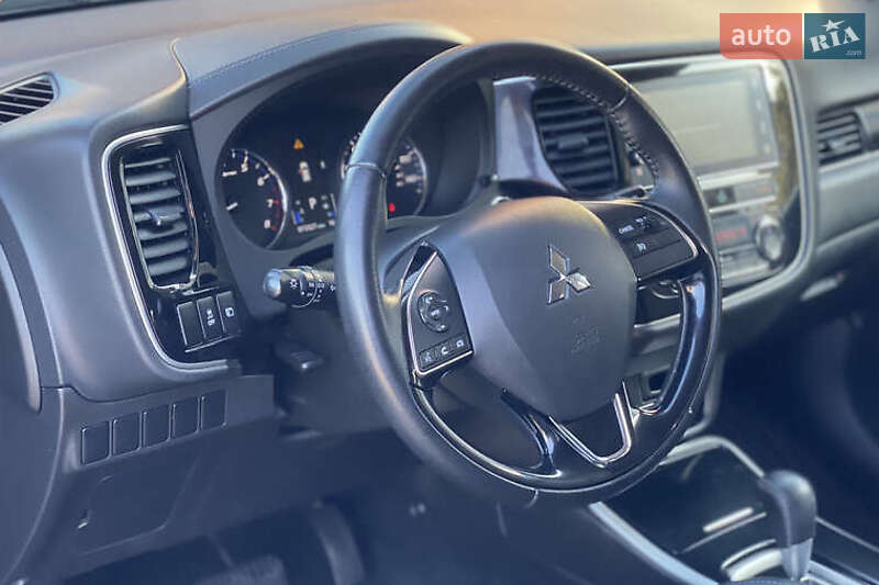 Внедорожник / Кроссовер Mitsubishi Outlander 2019 в Киеве фото 4 Внедорожник / Кроссовер Mitsubishi Outlander 2019 в Киеве