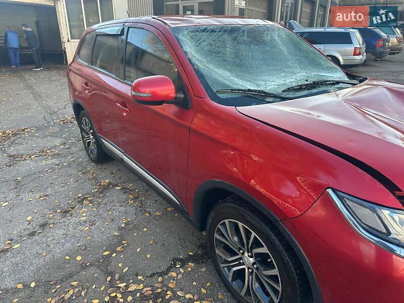 Позашляховик / Кросовер Mitsubishi Outlander 2015 в Запоріжжі фото 4 Позашляховик / Кросовер Mitsubishi Outlander 2015 в Запоріжжі