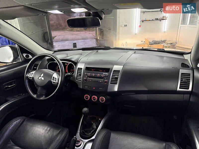 Позашляховик / Кросовер Mitsubishi Outlander 2008 в Кременці