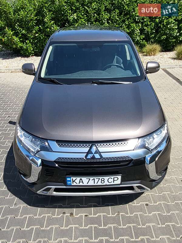 Позашляховик / Кросовер Mitsubishi Outlander 2021 в Києві