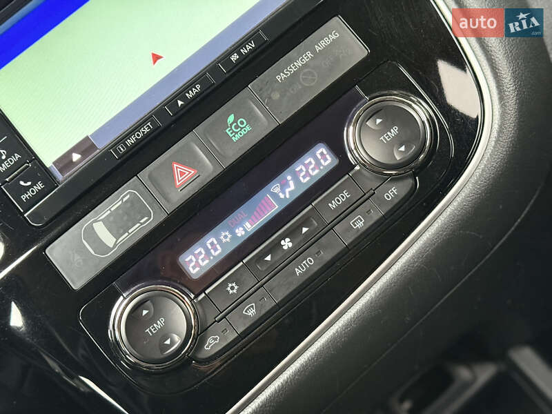 Внедорожник / Кроссовер Mitsubishi Outlander 2016 в Самборе фото 39 Внедорожник / Кроссовер Mitsubishi Outlander 2016 в Самборе