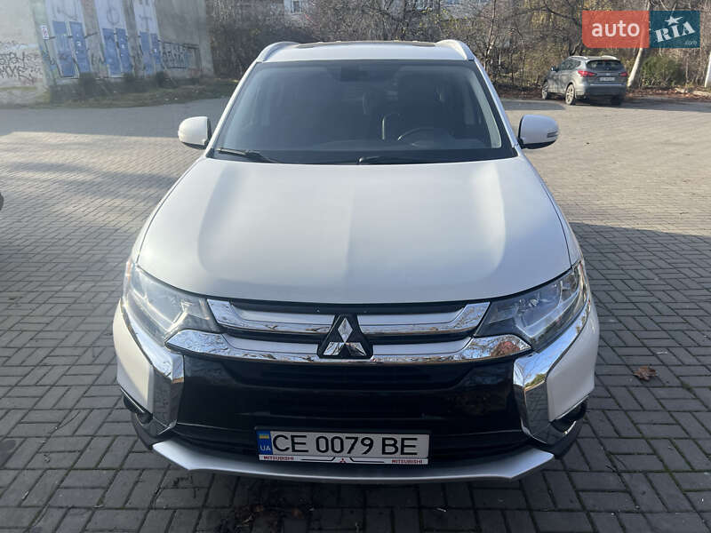 Позашляховик / Кросовер Mitsubishi Outlander 2016 в Чернівцях