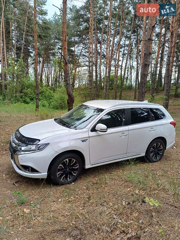 Внедорожник / Кроссовер Mitsubishi Outlander 2017 в Киеве фото 10 Внедорожник / Кроссовер Mitsubishi Outlander 2017 в Киеве