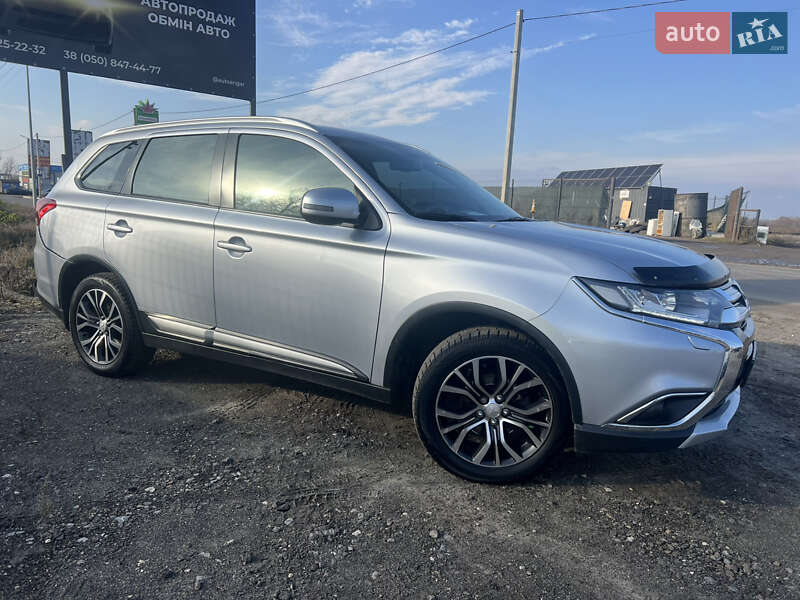 Внедорожник / Кроссовер Mitsubishi Outlander 2017 в Киеве