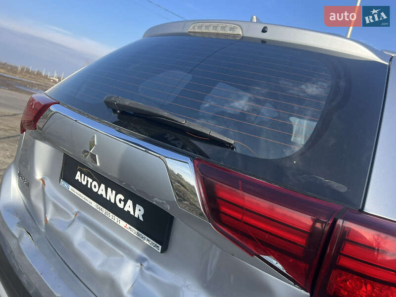 Внедорожник / Кроссовер Mitsubishi Outlander 2017 в Киеве