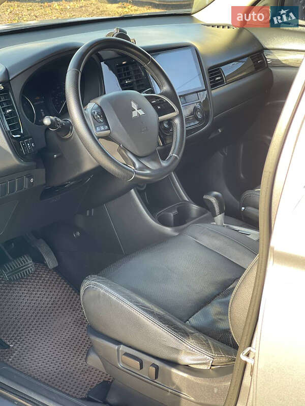 Внедорожник / Кроссовер Mitsubishi Outlander 2014 в Киеве