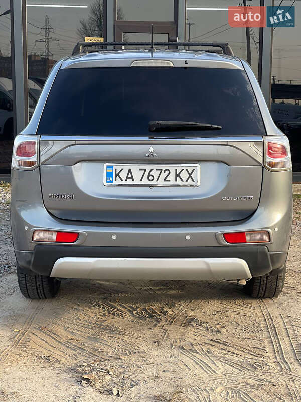 Внедорожник / Кроссовер Mitsubishi Outlander 2014 в Киеве