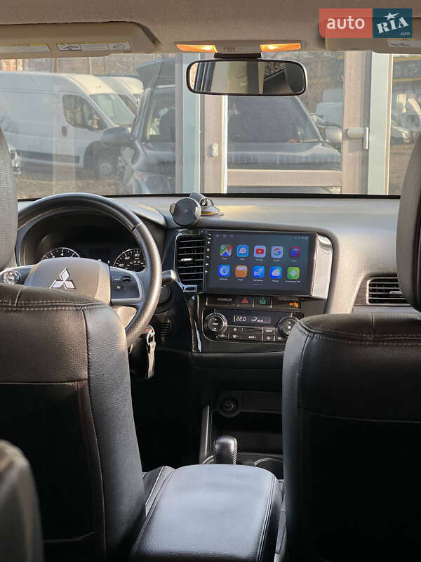 Внедорожник / Кроссовер Mitsubishi Outlander 2014 в Киеве