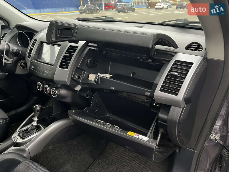 Внедорожник / Кроссовер Mitsubishi Outlander 2012 в Луцке фото 36 Внедорожник / Кроссовер Mitsubishi Outlander 2012 в Луцке