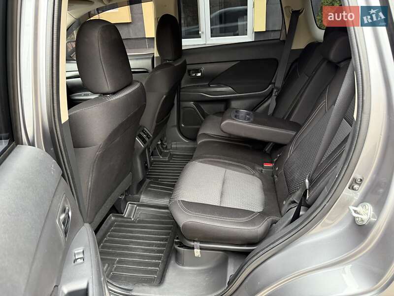 Внедорожник / Кроссовер Mitsubishi Outlander 2020 в Киеве фото 15 Внедорожник / Кроссовер Mitsubishi Outlander 2020 в Киеве