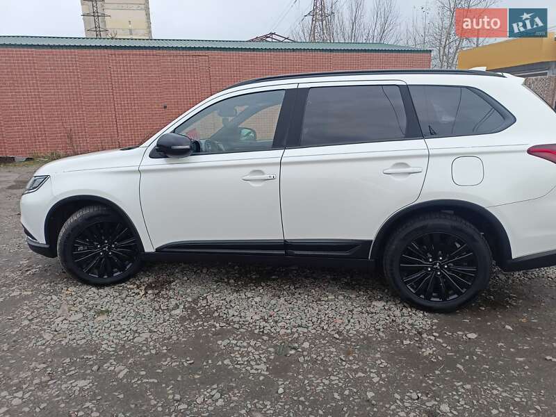 Внедорожник / Кроссовер Mitsubishi Outlander 2020 в Вышгороде