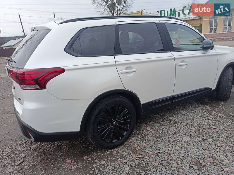 Внедорожник / Кроссовер Mitsubishi Outlander 2020 в Вышгороде