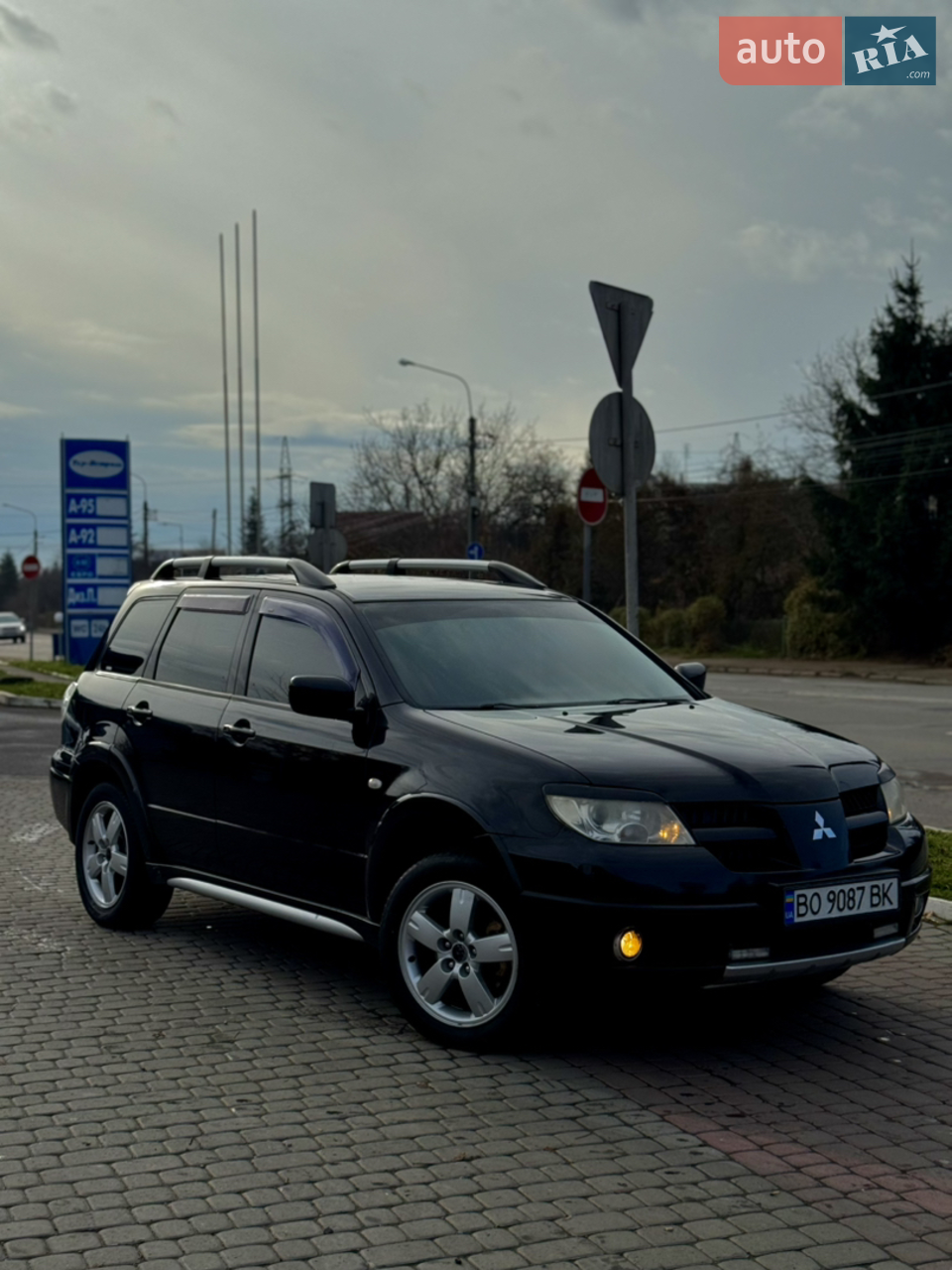 Автомобіль в хорошому як технічному так і зовнішньому стані. Мотор робить чітко, не димить.
Ходова перебрана повністю. Буквально декілька тижнів тому мінялися ремні, ролики.Машина повністю обслужена(робилася для себе)
Для детальнішої інформації писати на вайбер!!!