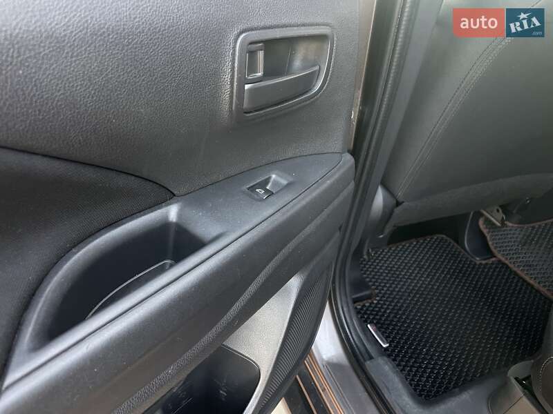 Внедорожник / Кроссовер Mitsubishi Outlander 2021 в Черновцах фото 18 Внедорожник / Кроссовер Mitsubishi Outlander 2021 в Черновцах