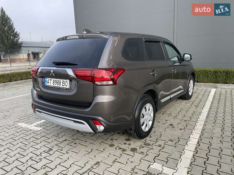 Внедорожник / Кроссовер Mitsubishi Outlander 2021 в Черновцах фото 9 Внедорожник / Кроссовер Mitsubishi Outlander 2021 в Черновцах