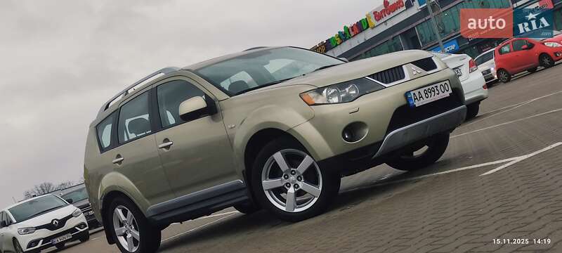Внедорожник / Кроссовер Mitsubishi Outlander 2009 в Киеве
