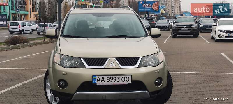 Внедорожник / Кроссовер Mitsubishi Outlander 2009 в Киеве