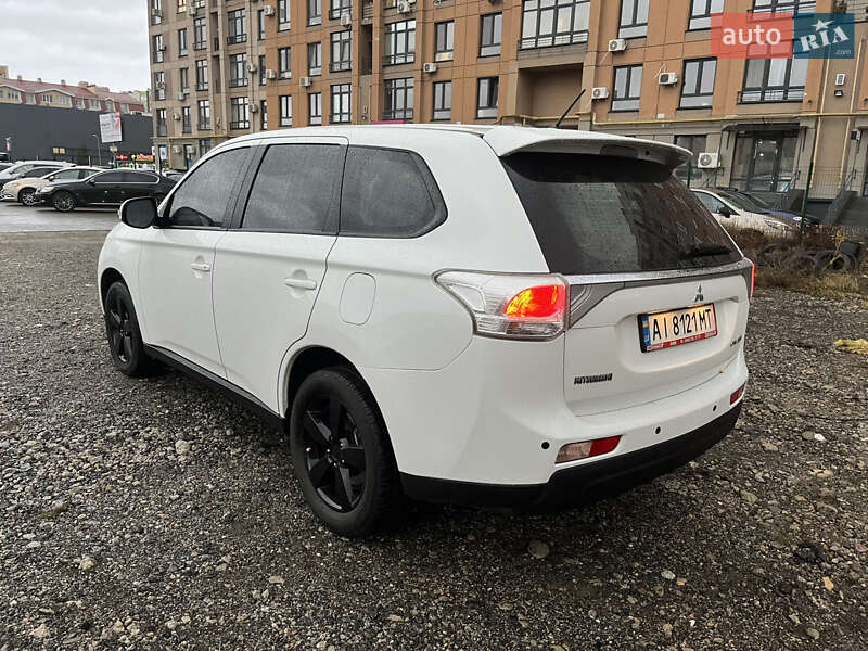 Внедорожник / Кроссовер Mitsubishi Outlander 2014 в Киеве