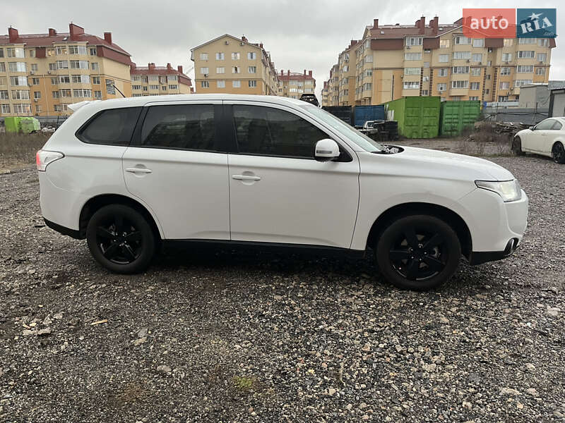Внедорожник / Кроссовер Mitsubishi Outlander 2014 в Киеве