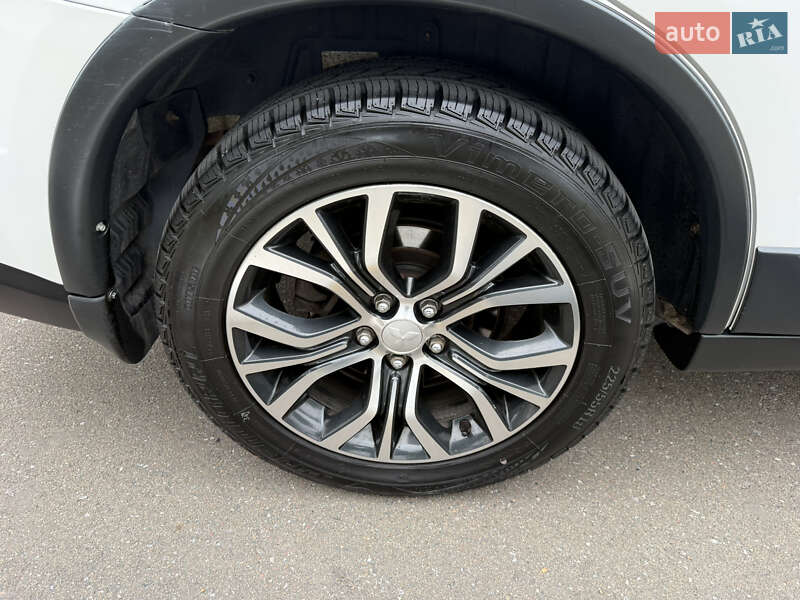 Позашляховик / Кросовер Mitsubishi Outlander 2015 в Києві