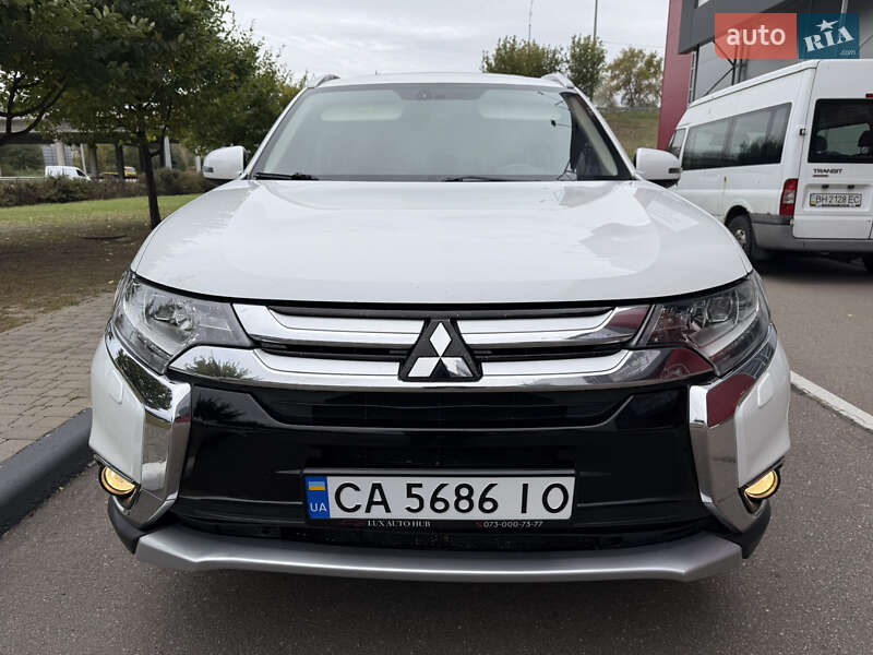 Позашляховик / Кросовер Mitsubishi Outlander 2015 в Києві