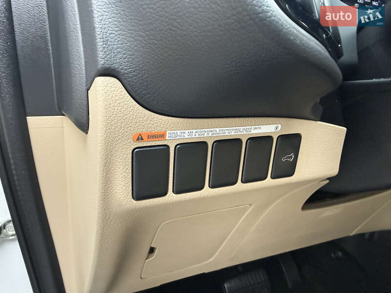 Позашляховик / Кросовер Mitsubishi Outlander 2015 в Києві