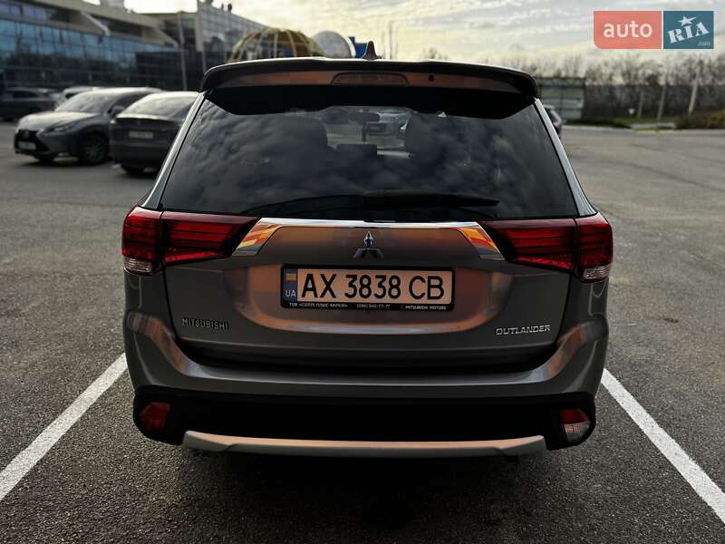 Внедорожник / Кроссовер Mitsubishi Outlander 2017 в Харькове