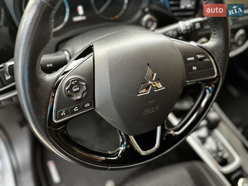 Внедорожник / Кроссовер Mitsubishi Outlander 2017 в Харькове