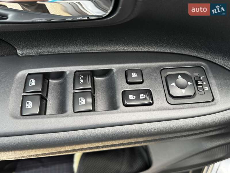 Внедорожник / Кроссовер Mitsubishi Outlander 2017 в Харькове