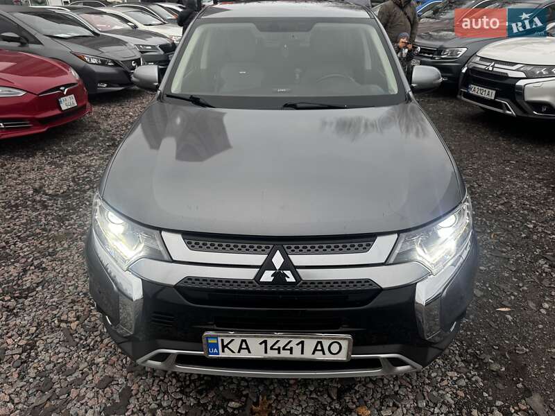 Внедорожник / Кроссовер Mitsubishi Outlander 2021 в Киеве фото 7 Внедорожник / Кроссовер Mitsubishi Outlander 2021 в Киеве