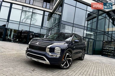 Позашляховик / Кросовер Mitsubishi Outlander 2023 в Львові