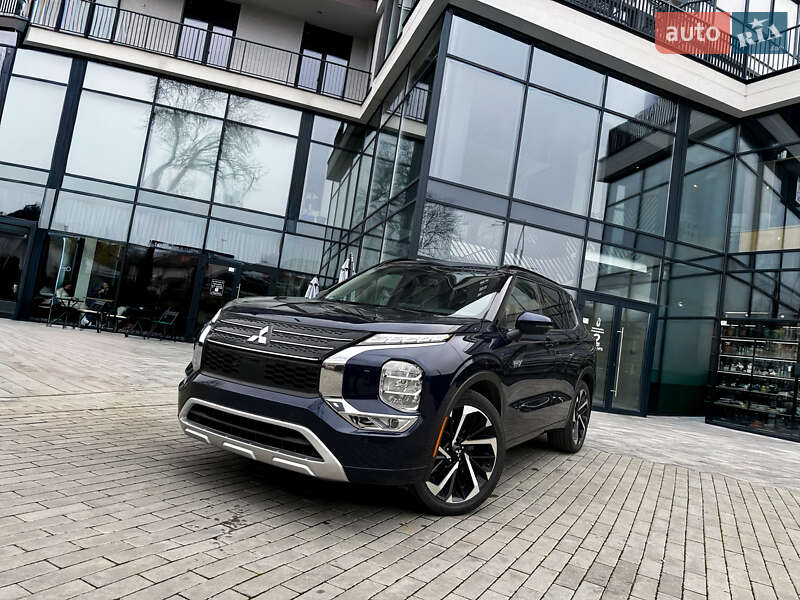 Позашляховик / Кросовер Mitsubishi Outlander 2023 в Львові