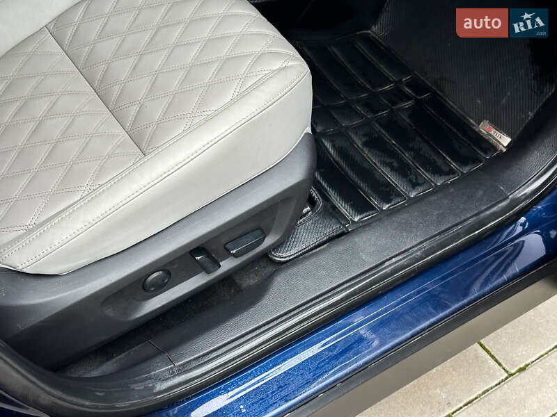 Позашляховик / Кросовер Mitsubishi Outlander 2023 в Львові