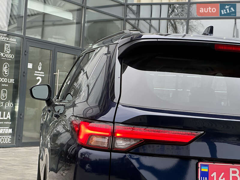 Позашляховик / Кросовер Mitsubishi Outlander 2023 в Львові