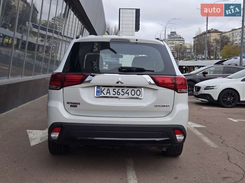 Внедорожник / Кроссовер Mitsubishi Outlander 2017 в Киеве фото 6 Внедорожник / Кроссовер Mitsubishi Outlander 2017 в Киеве