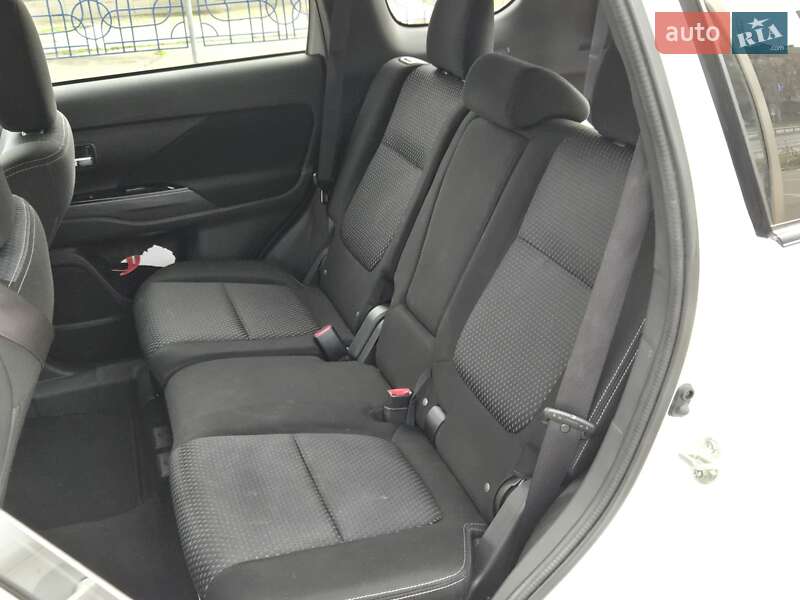 Внедорожник / Кроссовер Mitsubishi Outlander 2017 в Киеве фото 13 Внедорожник / Кроссовер Mitsubishi Outlander 2017 в Киеве