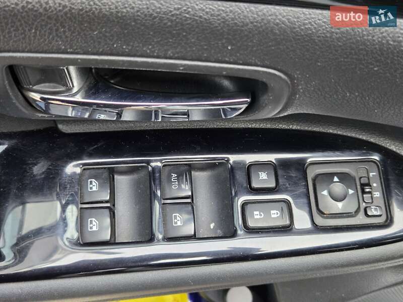 Внедорожник / Кроссовер Mitsubishi Outlander 2017 в Киеве фото 17 Внедорожник / Кроссовер Mitsubishi Outlander 2017 в Киеве